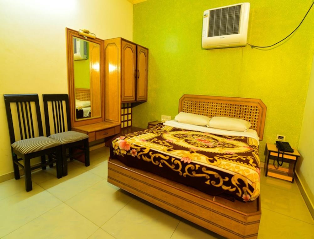 Room image 3