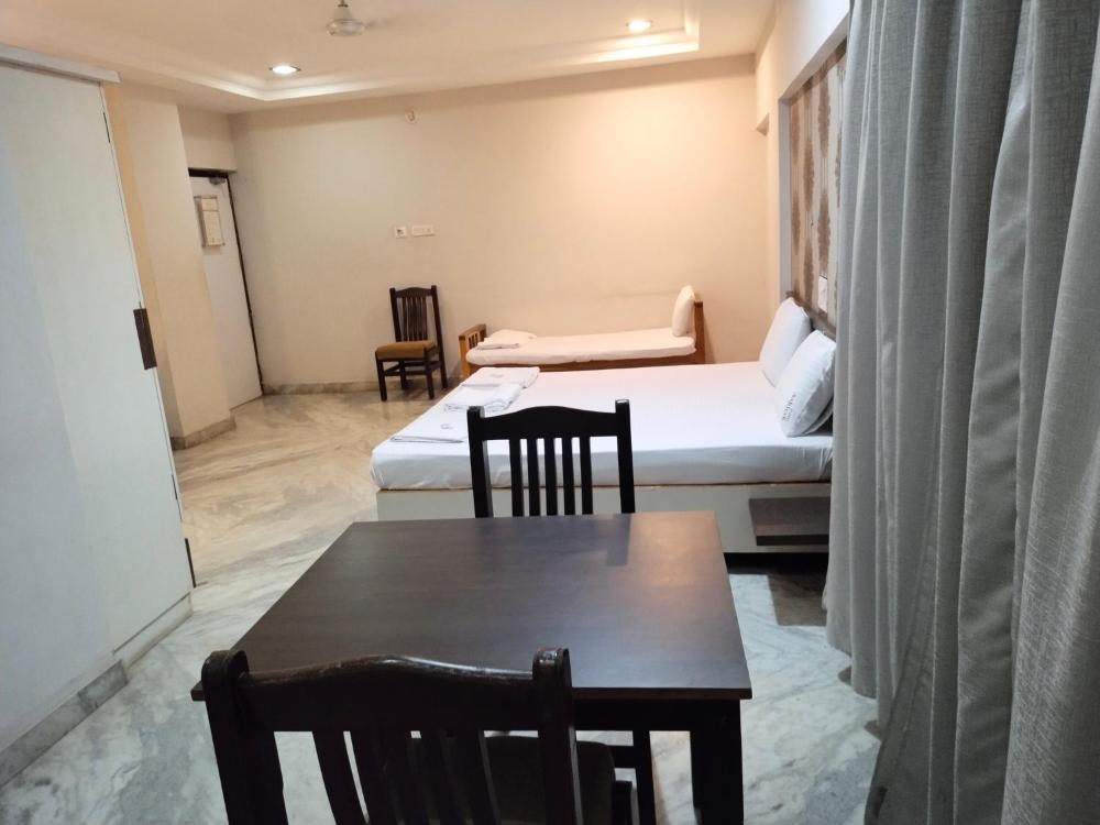 Room image 4